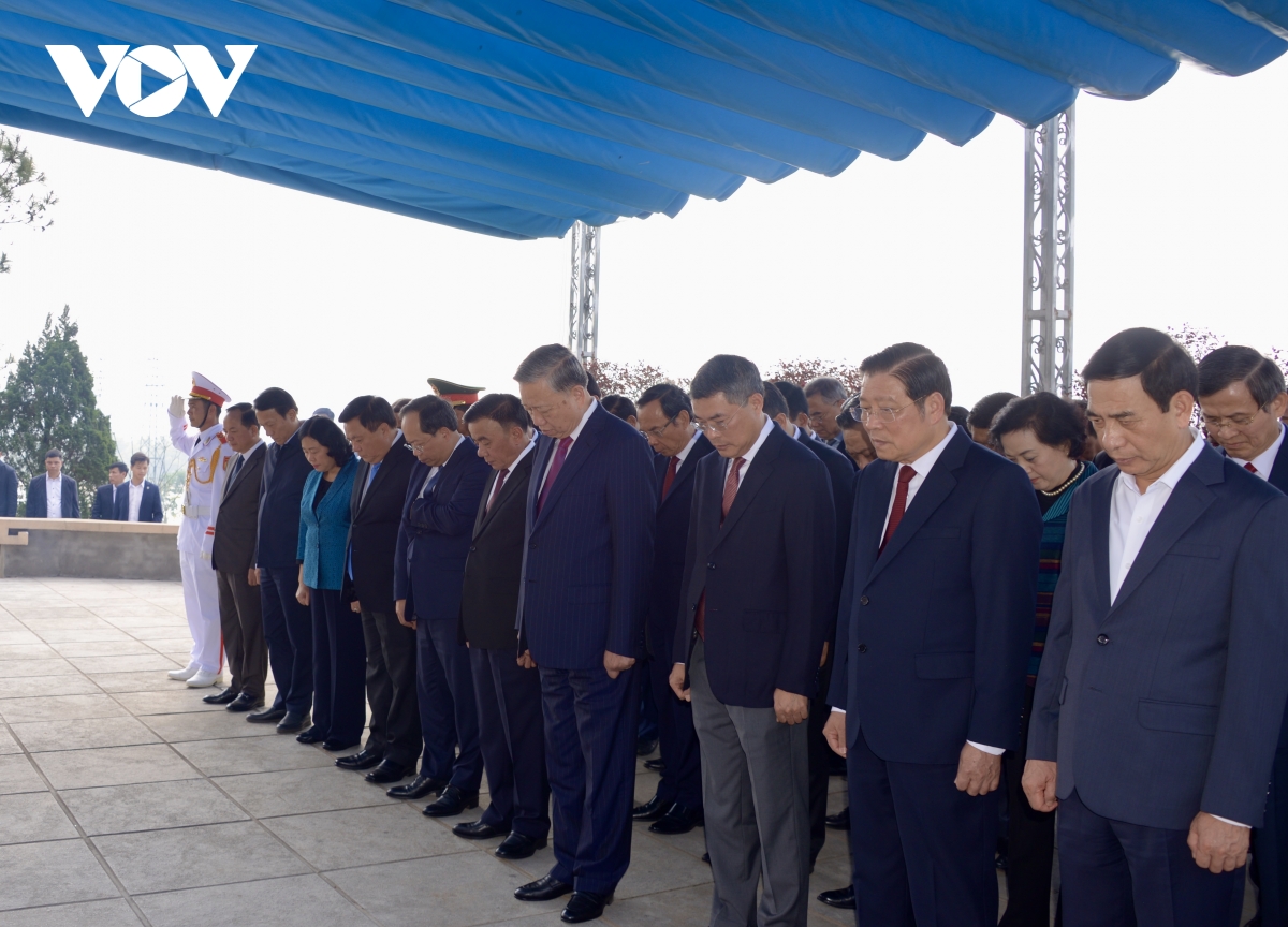 Tổng Bí thư Tô Lâm dâng hương tưởng niệm các Tổng Bí thư Trần Phú và Hà Huy Tập